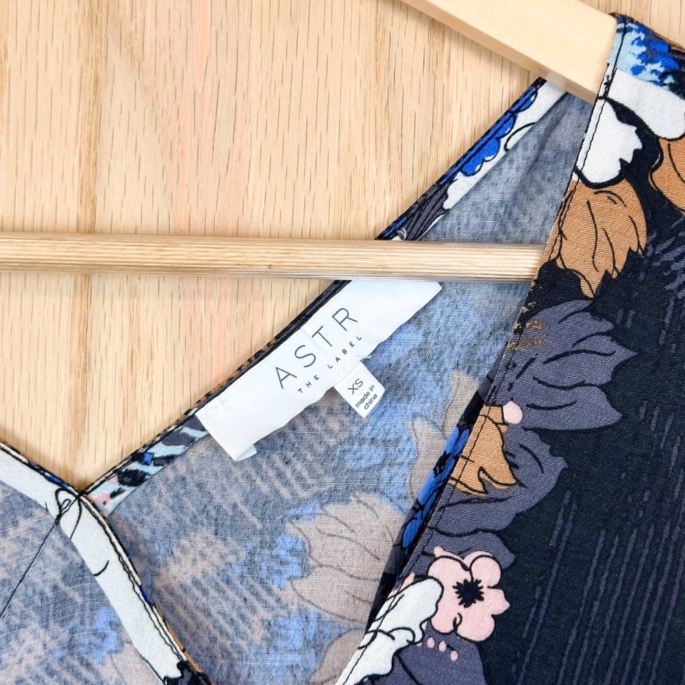 ASTR The Label Floral Split Back Sleeveless V-Neck Tank Top XS - Picture 5 of 9